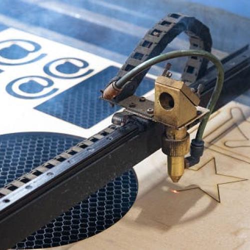 Lasercutter: Flux Ador © bib