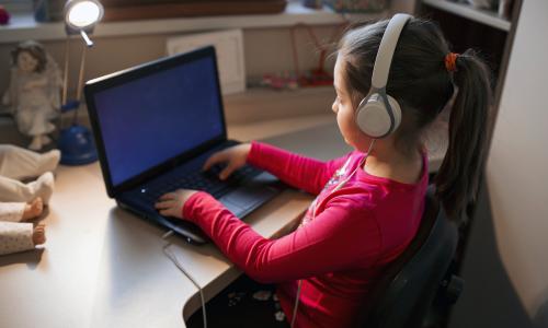 Laptops en tablets voor kwetsbare leerlingen van het Leeuwse basisonderwijs gezocht