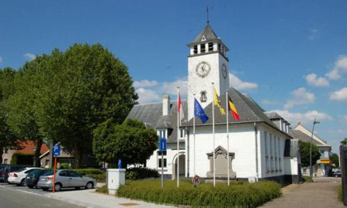 Wie maakt van het voormalig gemeentehuis van Vlezenbeek een unieke ontmoetingsplek?